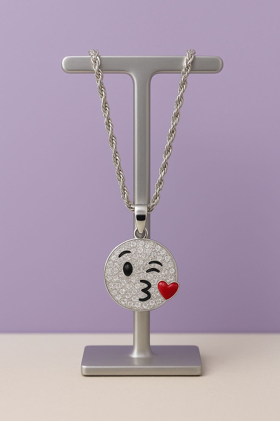 "BISOUA" Chaîne et pendentif emoticone bisous en acier inoxydable argenté