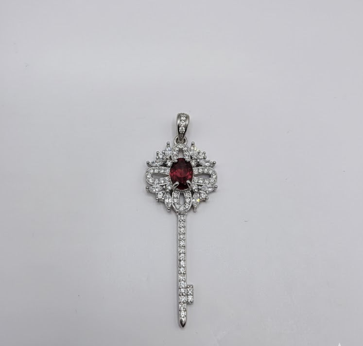 "CLENA" Pendentif avec strass forme clef grenat en argent