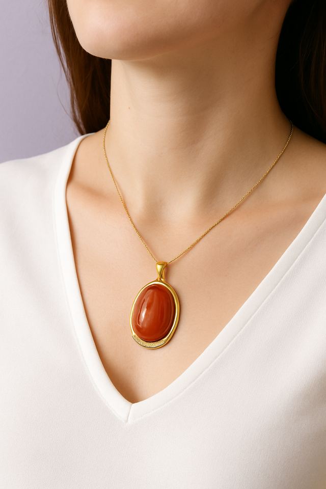" CARNELIA" Pendentif cornaline ovale sertie de zircon en vermeil
