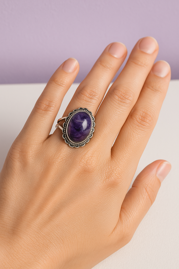 "CHAROÏA" Bague avec charoîte et monture dentelle en argent