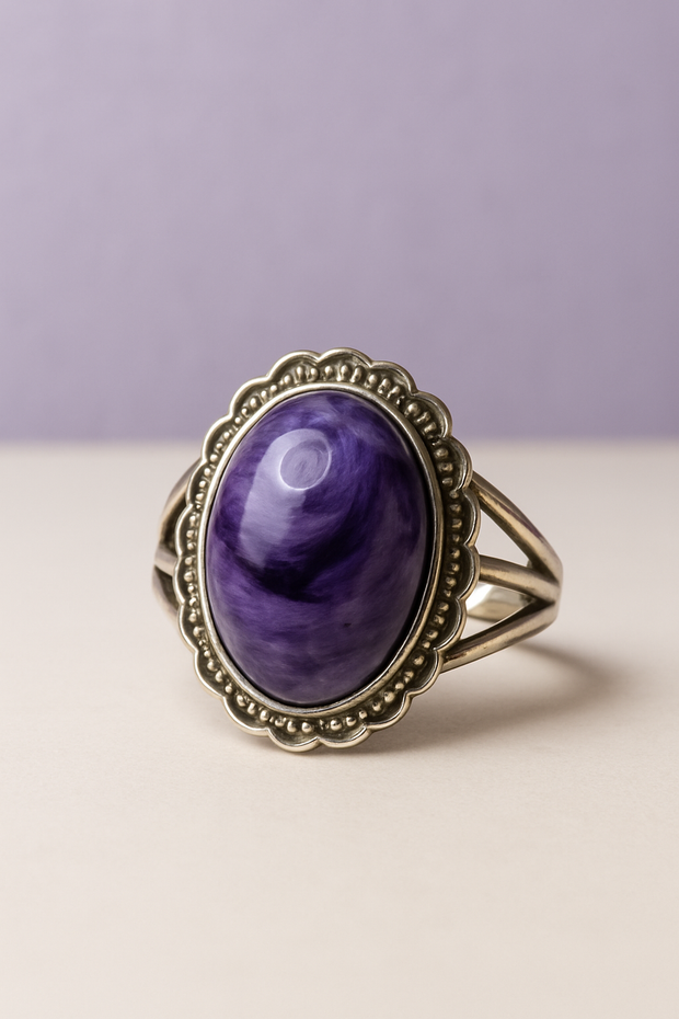"CHAROÏA" Bague avec charoîte et monture dentelle en argent