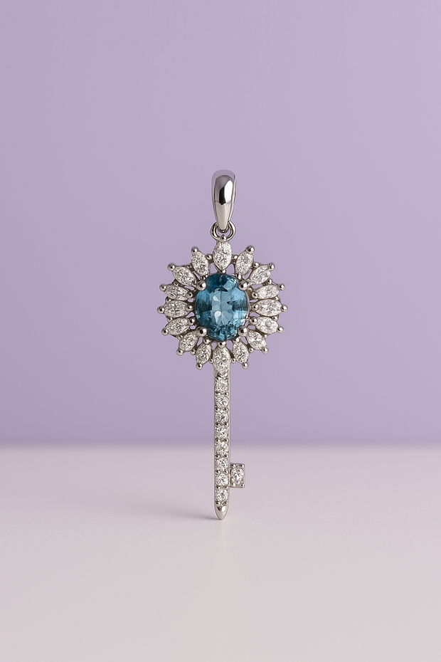 "CLETO" Pendentif avec strass forme clef topaz london en argent