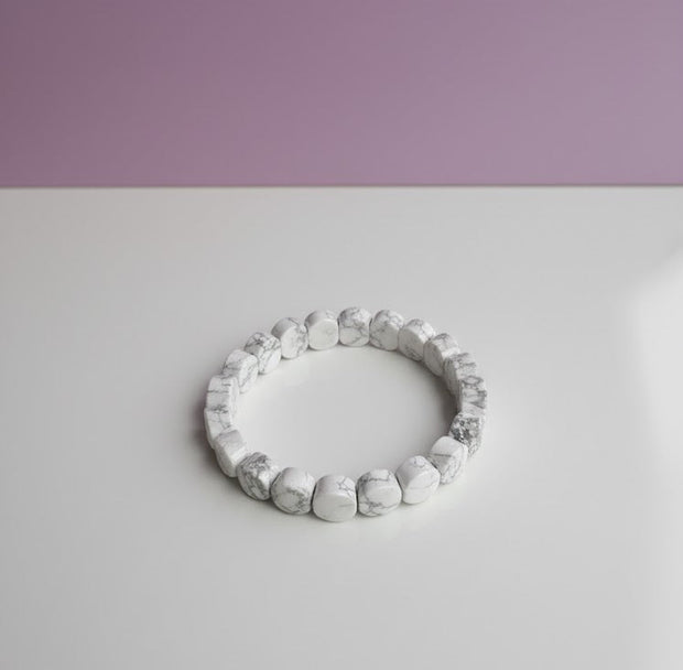 "HOW" Bracelet jonc howlite blanc ovale