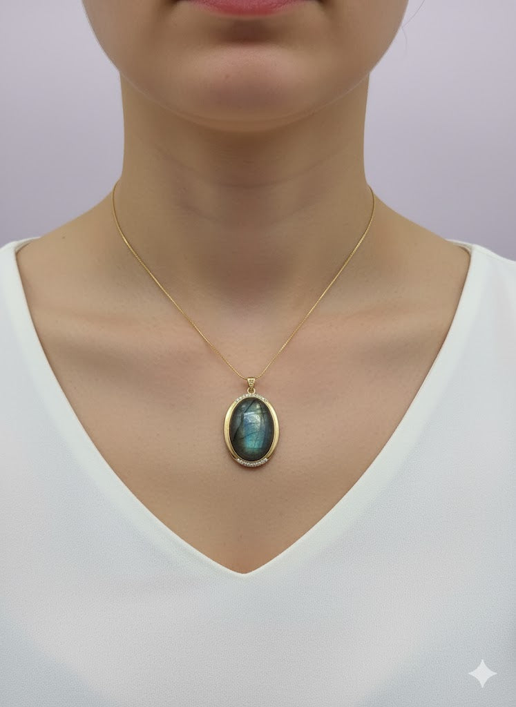 " LABRA" Pendentif labradorite ovale sertie de zircon en vermeil