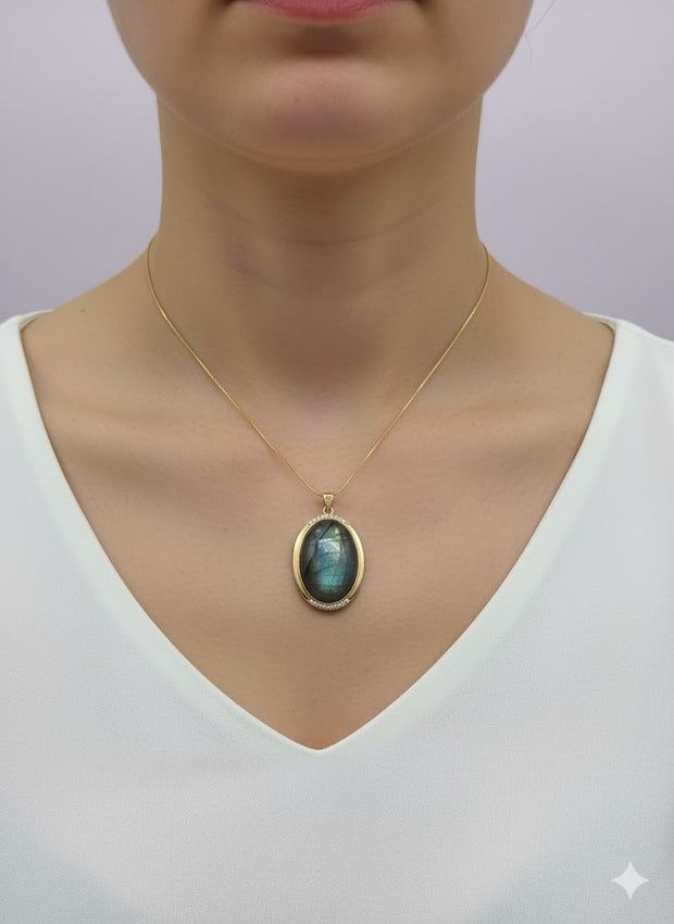" LABRA" Pendentif labradorite ovale sertie de zircon en vermeil