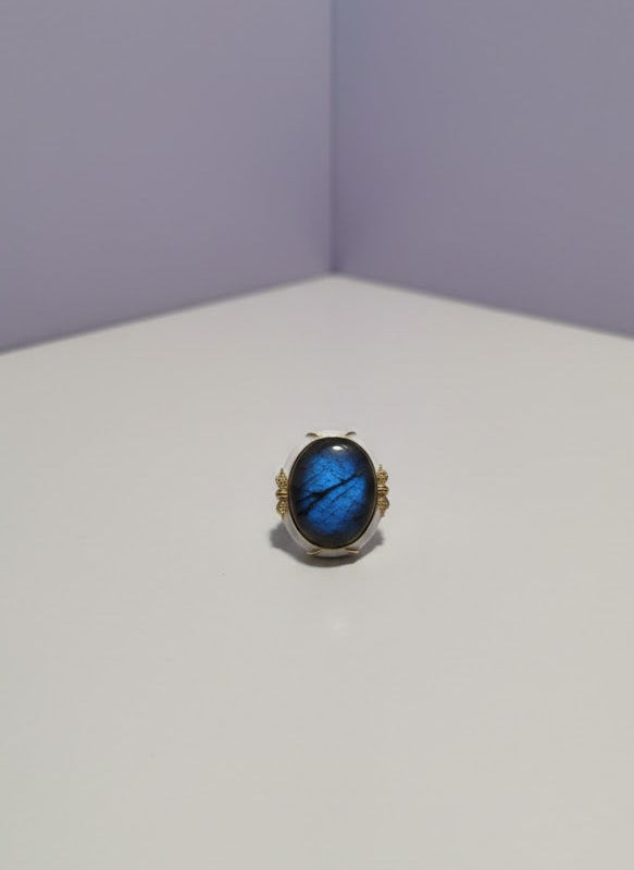 LIBRABRO  Broche labradorite ovale blanche et vermeil or 18k