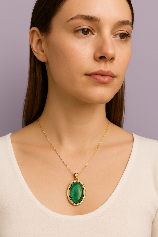 "MALACHIA" Pendentif malachite ovale sertie de zircon en vermeil