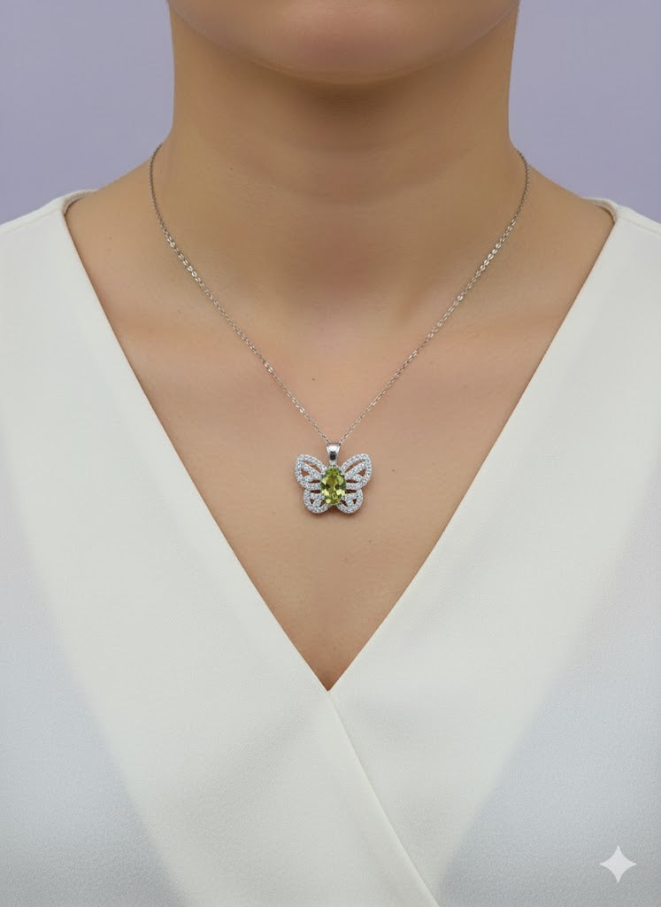 "PAPDO" Pendentif avec strass forme papillon péridot en argent