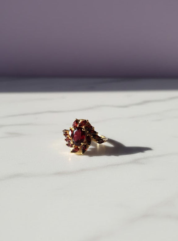 TORPANATE Bague grenat rouge torsadé sertie de grenat vermeil or 18k ajustable